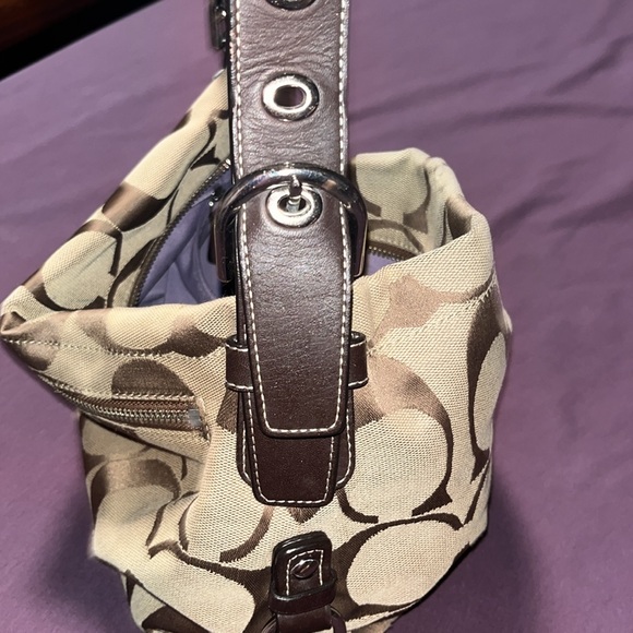 Coach purse! In Excellent used condition! π - Picture 4 of 16